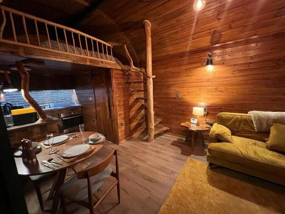 The Pines Treehouse At Treetops Hideouts Richmond  Exterior photo