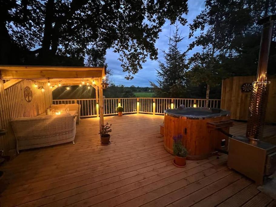 The Pines Treehouse At Treetops Hideouts Richmond  Exterior photo