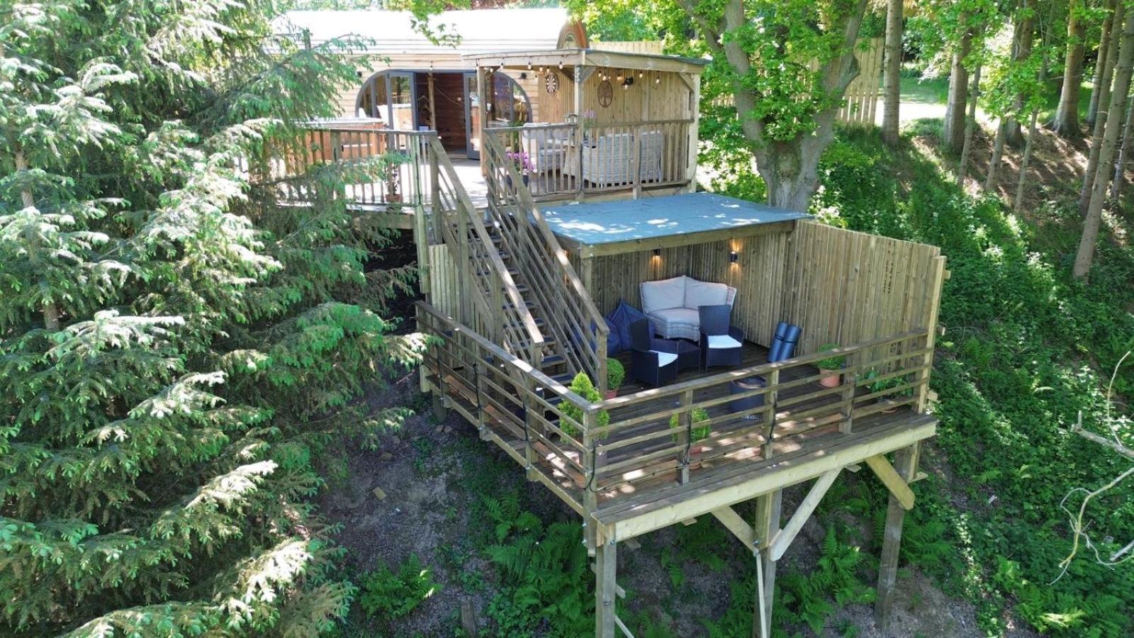 The Pines Treehouse At Treetops Hideouts Richmond  Exterior photo
